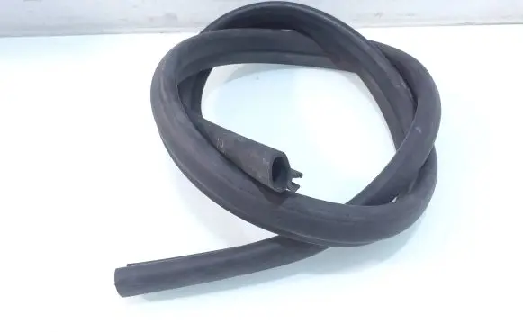 Volvo S80 Engine compartment rubber 