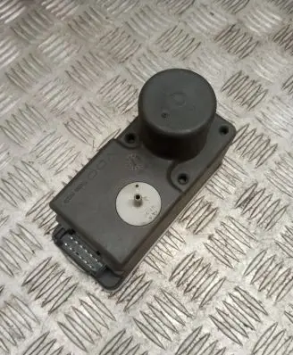 Volkswagen PASSAT B4 Central locking vacuum pump 1H0962257