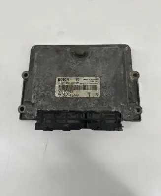 Alfa Romeo 147 Engine control unit/module 55185365 1039S00957 93741AAA