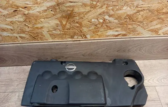 Nissan Primera Engine hood trim