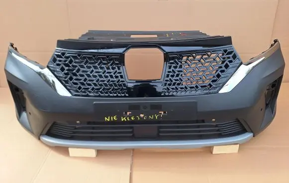 Nissan Townstar Front bumper 620223081R