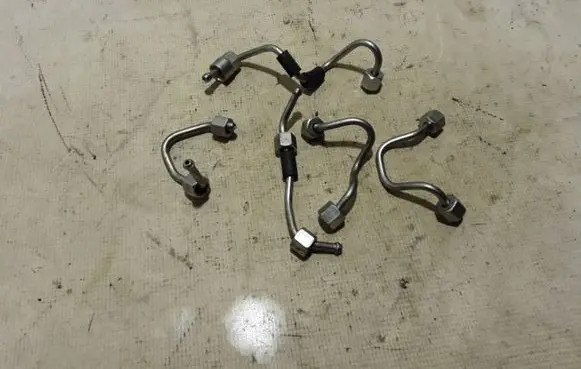Renault Clio V Fuel injector supply line/pipe 