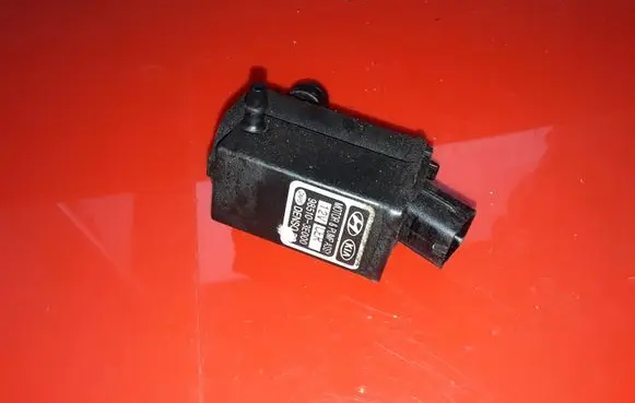 KIA Carens II Windscreen/windshield washer pump 985103E000
