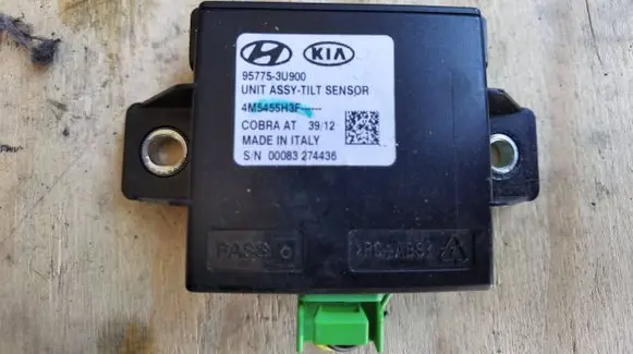 KIA Sportage Yaw turn rate sensor 957753U900 4M5455H3F 00083274436