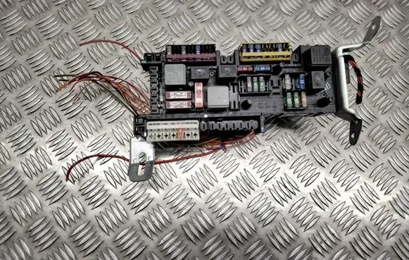 Mercedes-Benz E W212 Fuse module 01670658