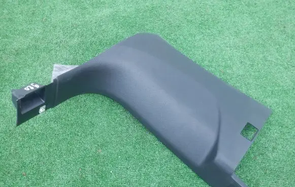 Foot area side trim