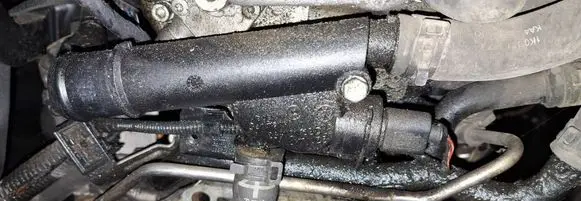Volkswagen Touran I Engine coolant pipe/hose 038121132d
