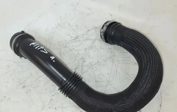 Maserati Levante Intercooler hose/pipe 670154945