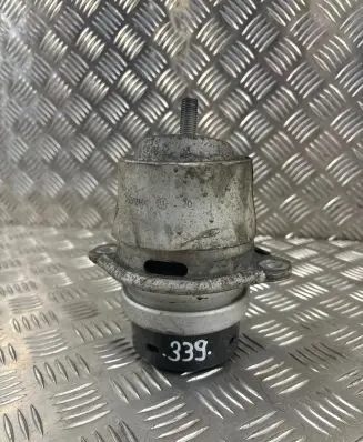 Audi Q7 4L Engine mount bracket 7L8199131F