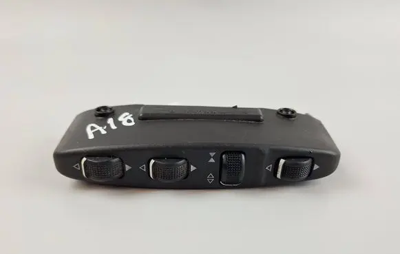 Mercedes-Benz C W204 Seat control switch A0008007978