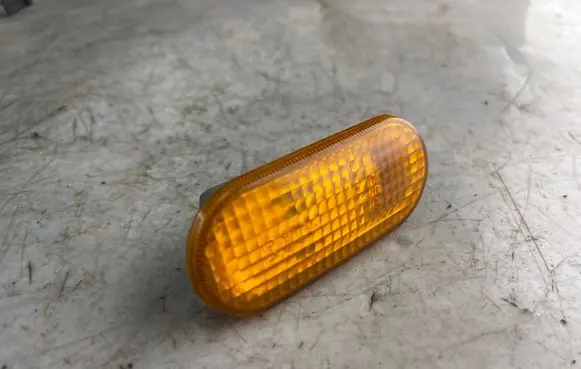 Volkswagen Golf IV Front fender indicator light 3b0949117b