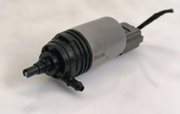 BMW 5 E60 E61 Windscreen/windshield washer pump 67126934159 23557610