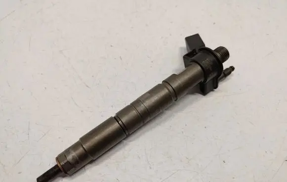 BMW X3 E83 Fuel injector 7797877 13537797877 13537809190