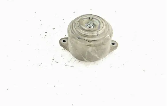 Mercedes-Benz C W204 Engine mount bracket 2042400717 2042400617