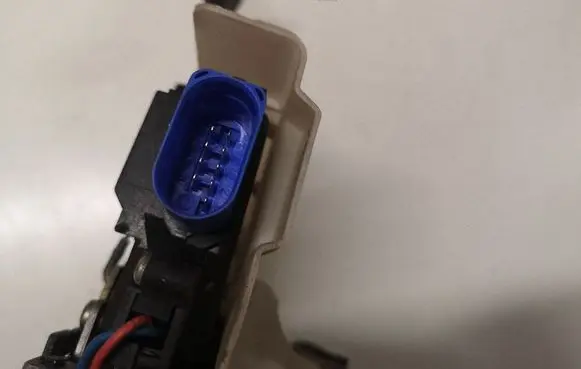 Volkswagen Golf V Front door lock