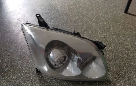 Toyota Avensis T250 Headlight/headlamp