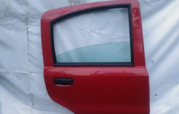 Fiat Panda II Rear door raudona