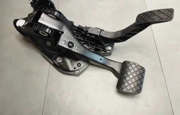 Audi Q3 F3 Pedal assembly 5Q2723058AN