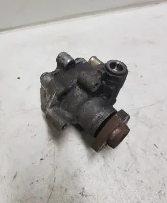 Volkswagen Golf IV Power steering pump 