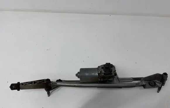 Volvo V70 Front wiper linkage and motor 182386