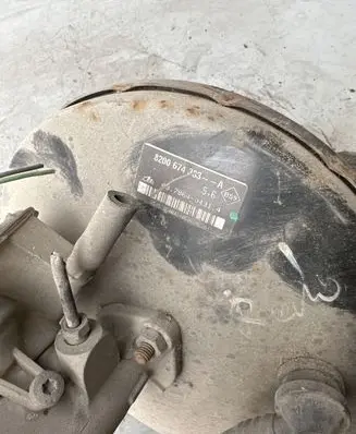 Renault Clio III Brake booster 8200674383