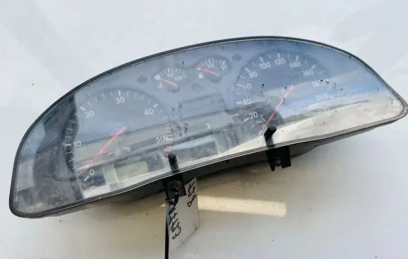 Volkswagen PASSAT B5 Speedometer (instrument cluster) 3b0919861j 110008793