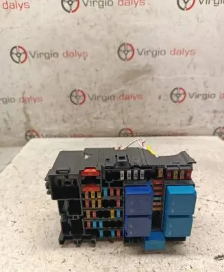 Renault Captur II Fuse module 243805499R 01R0140MR 63570069