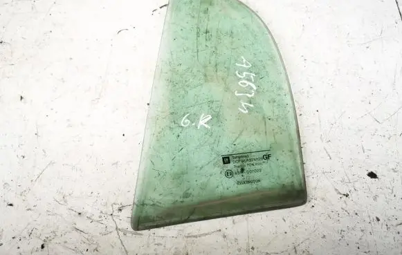 Opel Astra G Rear vent window glass 