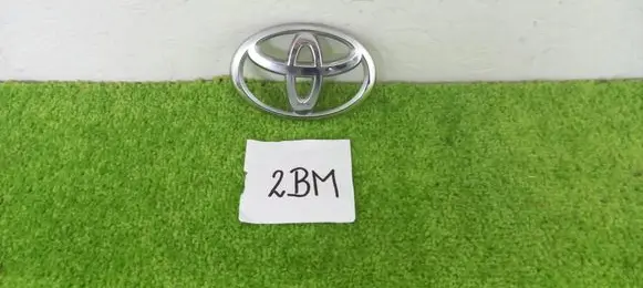 Toyota Yaris Manufacturers badge/model letters 90975-W2002