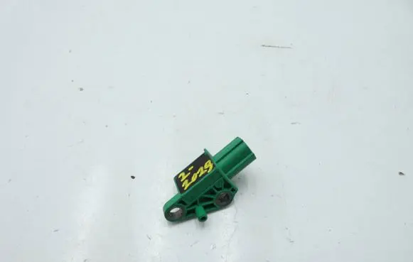 Volkswagen PASSAT B6 Airbag deployment crash/impact sensor 1K0909606C 5WK43544