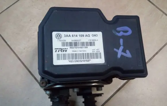 Volkswagen PASSAT B7 ABS Pump 3AA614109AG NE56917