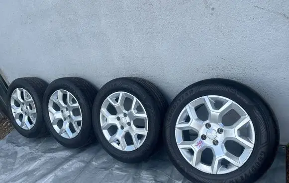 Jeep Avenger R17 alloy rim 