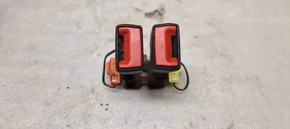 Volvo S60 Rear seatbelt buckle 34069269 31332250 2B42710
