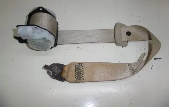 Infiniti Q70 Y51 Rear seatbelt 1072120
