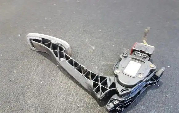 Opel Insignia A Accelerator throttle pedal 6pv009765 13237356