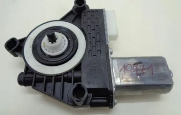 BMW 1 F40 Rear door window regulator motor 1060026861