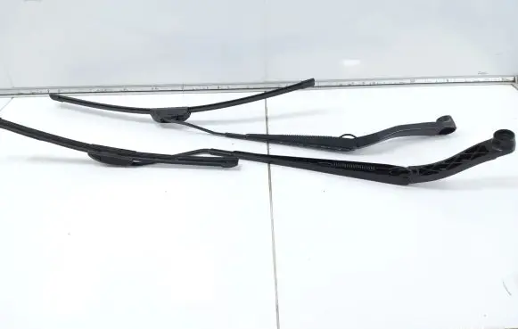 Opel Insignia A Front wiper blade arm 13227399