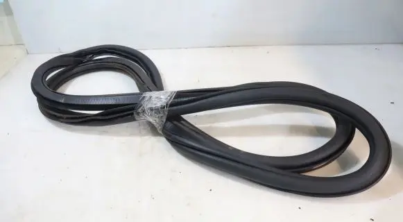 Skoda Octavia Mk3 (5E) Rubber seal front door (on door) 