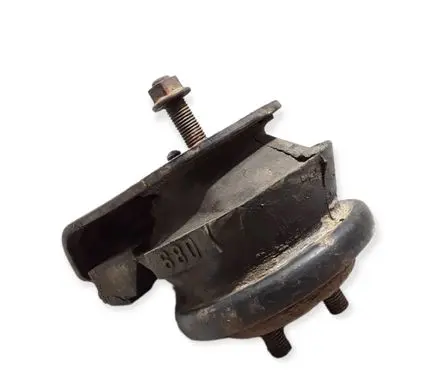 Nissan Patrol Y61 Engine mount bracket