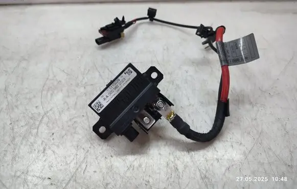 Mercedes-Benz C W204 Charging relay A0009822023