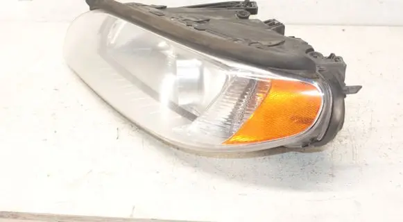 Volvo V70 Headlight/headlamp 31214347