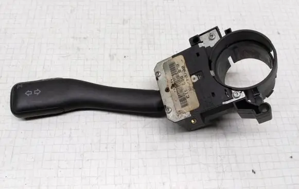Volkswagen Golf IV Indicator stalk 8L0953513