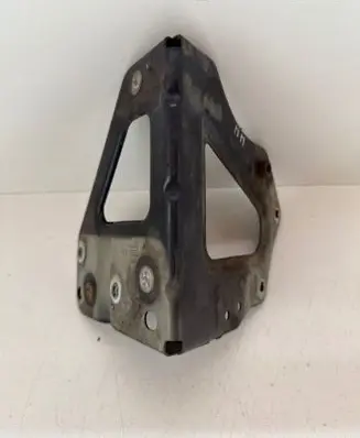 Audi A6 S6 C6 4F Fender mounting bracket 4F0821136A