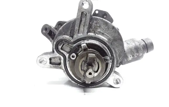 Volvo V70 Vacuum pump 08658230