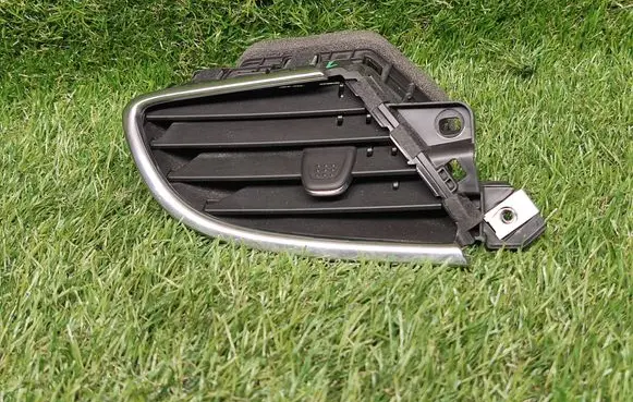 Buick Encore I Dashboard side air vent grill/cover trim 42524488