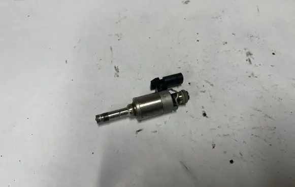 Audi A3 S3 8V Fuel injector 04E133036A