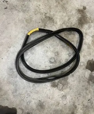 Trunk rubber seal (body)