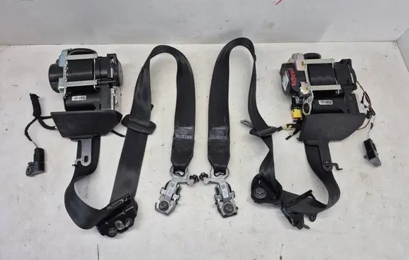 Volvo XC90 Set of seat belts 31675234 31675240