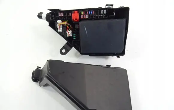 Nissan Qashqai Fuse module 243826UA0A