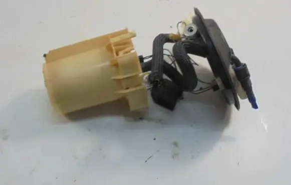 Opel Zafira A In-tank fuel pump 90581616